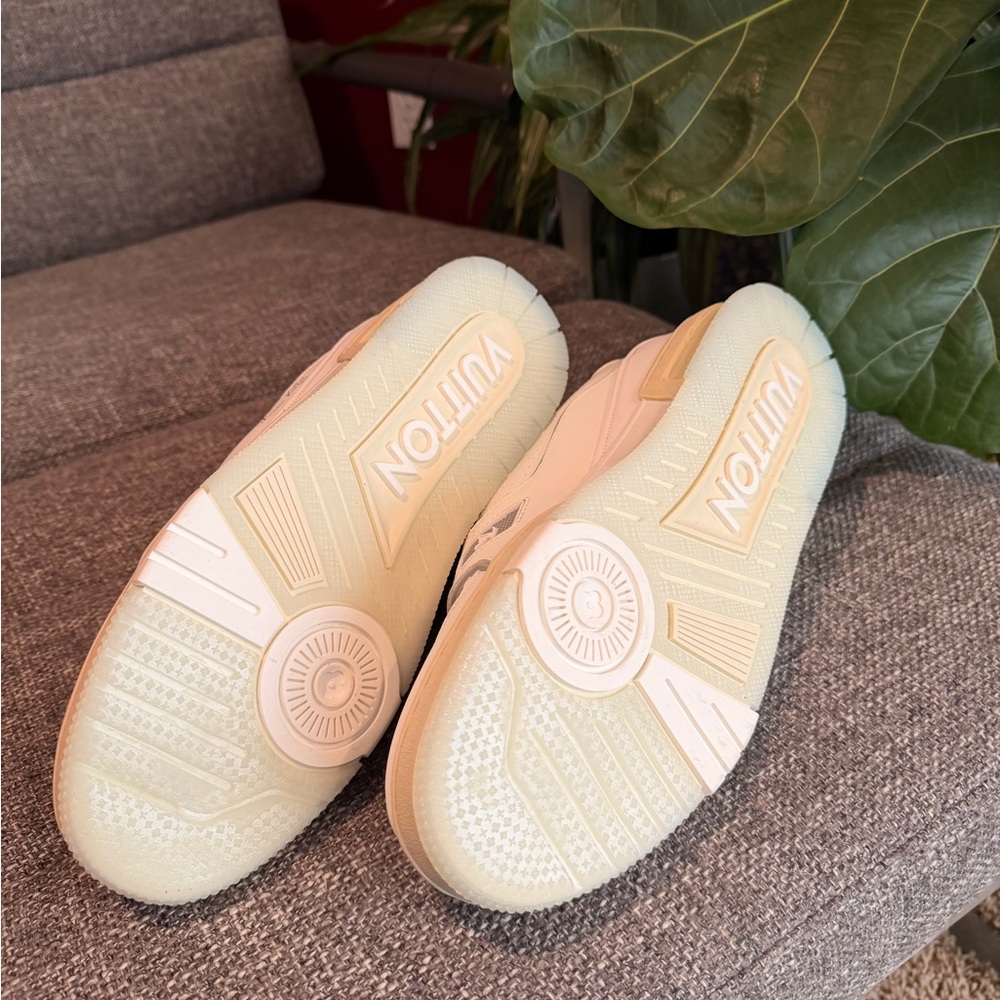 Louis Vuitton Men's White Sneakers - Picture 5 of 5